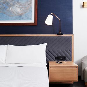 Standard Room 1 King Bed